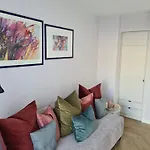 Sun, Style And Comfort - 2Br In Nice Center With Terrace & Garage