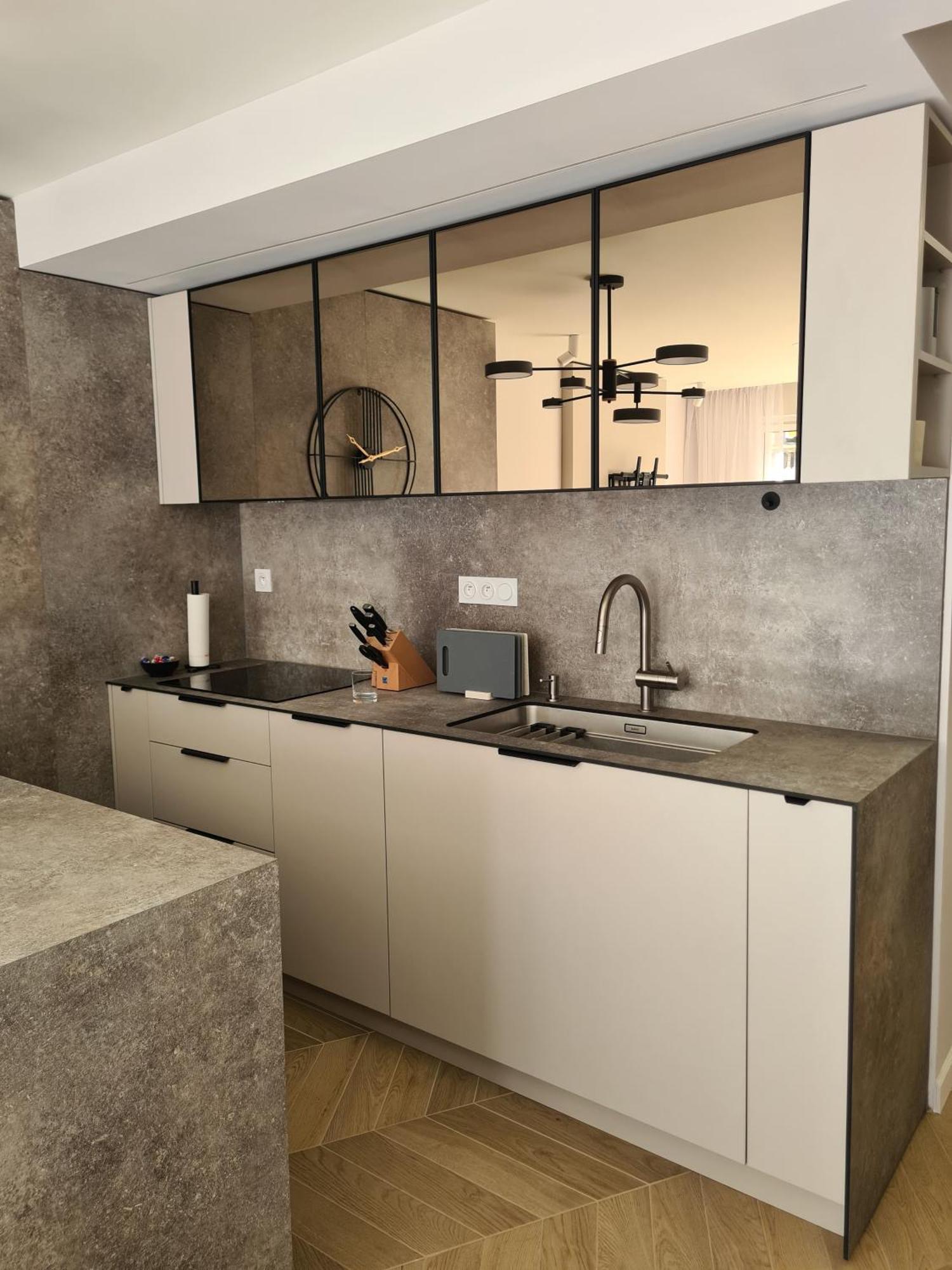 Sun, Style And Comfort - 2br In Center With Terrace & Garage *