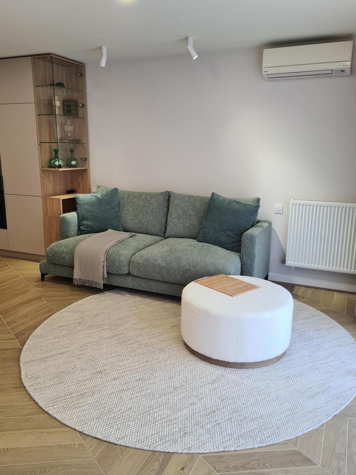 Sun, Style And Comfort - 2br In Center With Terrace & Garage Appartamento *