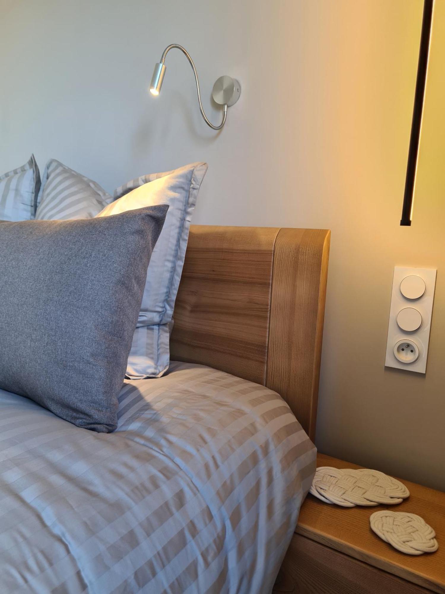 Sun, Style And Comfort - 2br In Center With Terrace & Garage *
