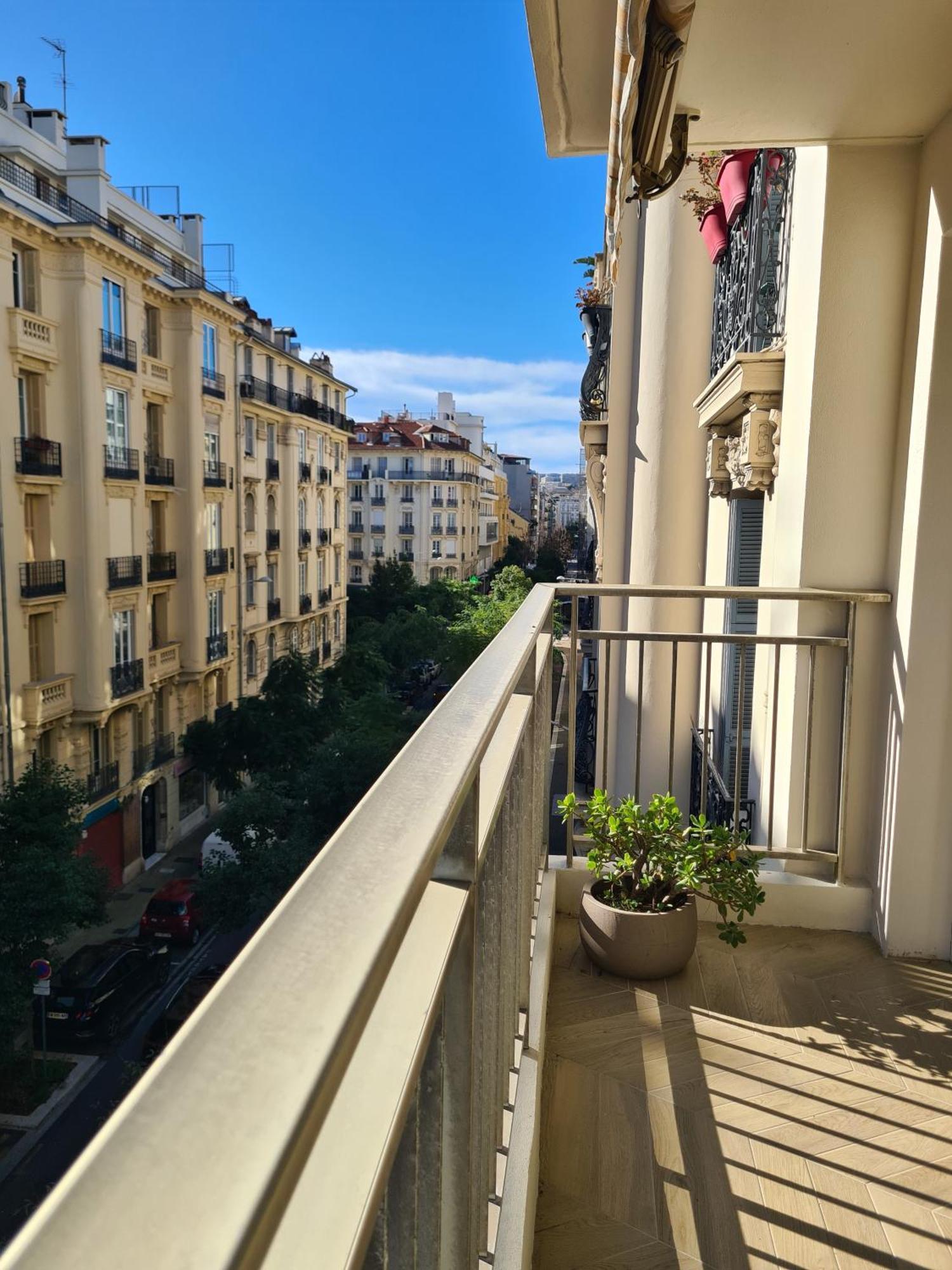 Sun, Style And Comfort - 2br In Center With Terrace & Garage Appartamento *